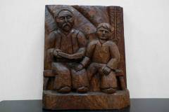 124.-Nicolae-SERBAN-–-Rogoz-Maramures-ROMANIA-a.-Lectura-36-x-30-x-12-cm-altorelief-lemn-de-nuc_